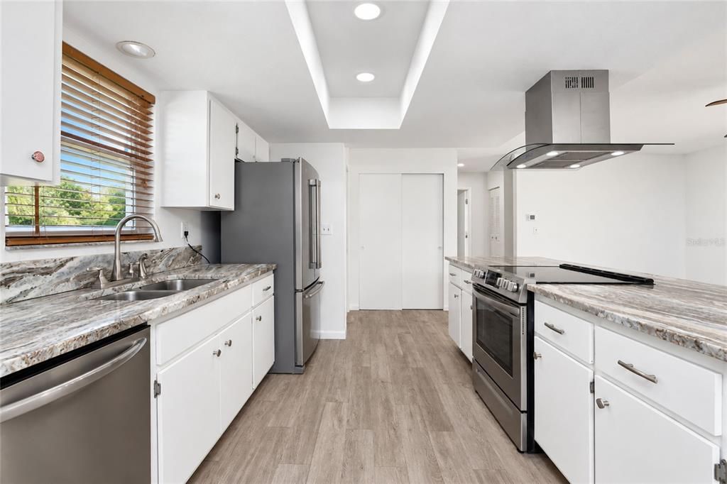 For Sale: $349,900 (2 beds, 2 baths, 1120 Square Feet)