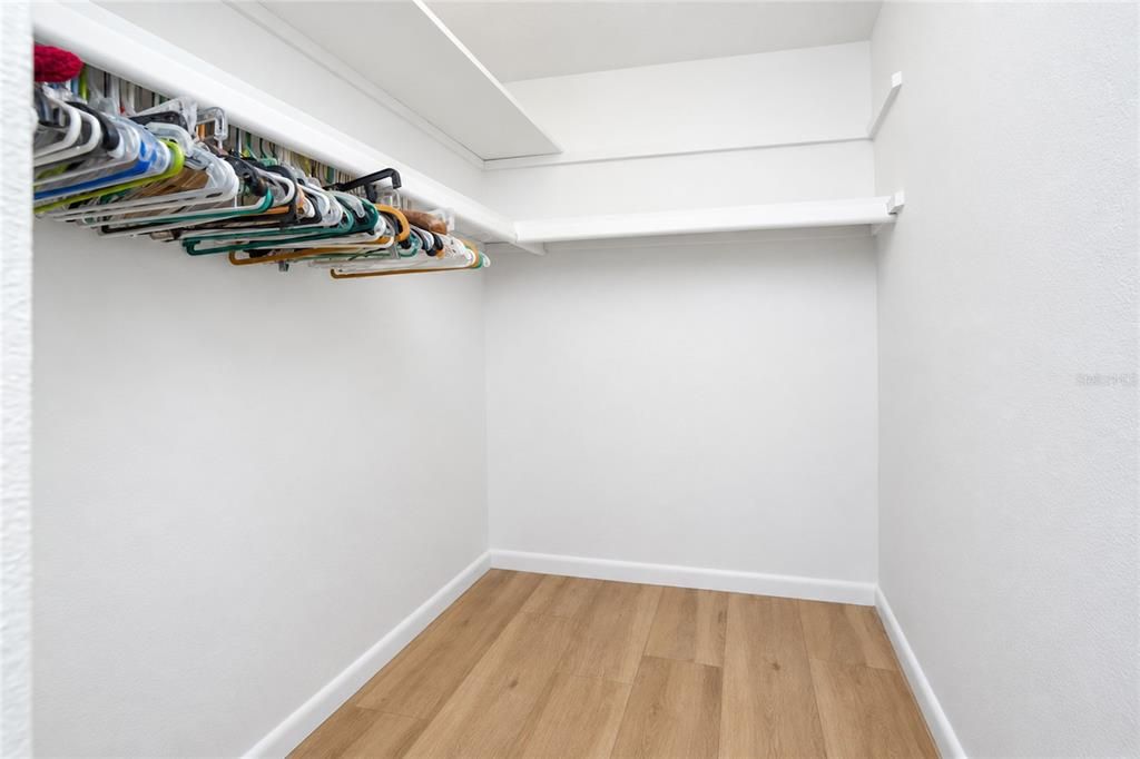 For Sale: $349,900 (2 beds, 2 baths, 1120 Square Feet)