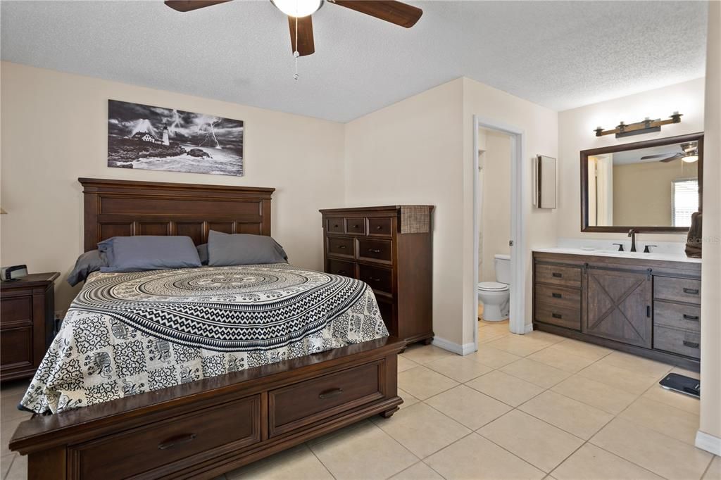 For Sale: $280,000 (2 beds, 2 baths, 1116 Square Feet)