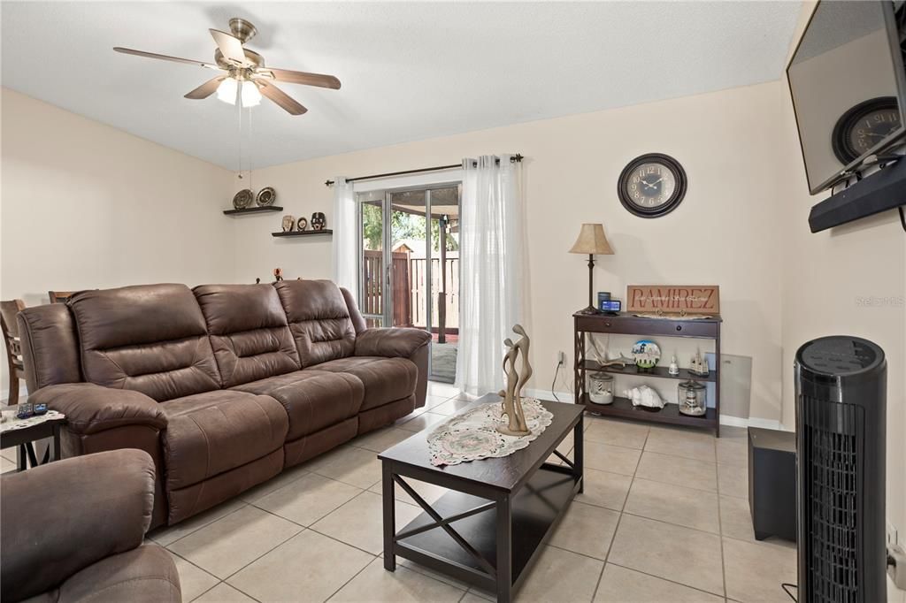 For Sale: $280,000 (2 beds, 2 baths, 1116 Square Feet)