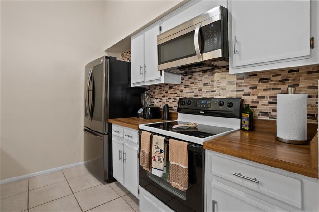 For Sale: $280,000 (2 beds, 2 baths, 1116 Square Feet)
