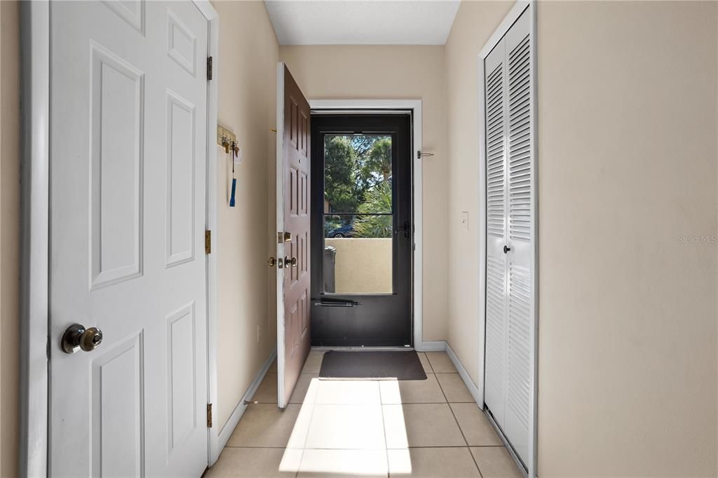 For Sale: $280,000 (2 beds, 2 baths, 1116 Square Feet)