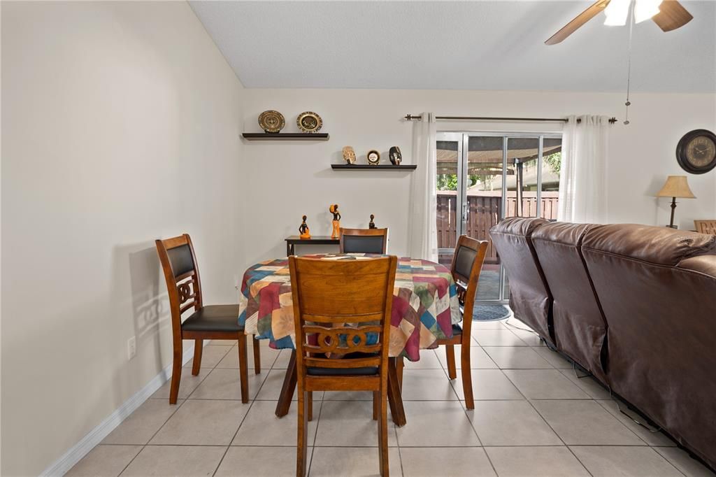 For Sale: $280,000 (2 beds, 2 baths, 1116 Square Feet)