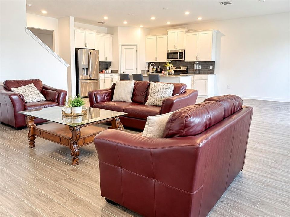 For Rent: $3,000 (5 beds, 3 baths, 3290 Square Feet)