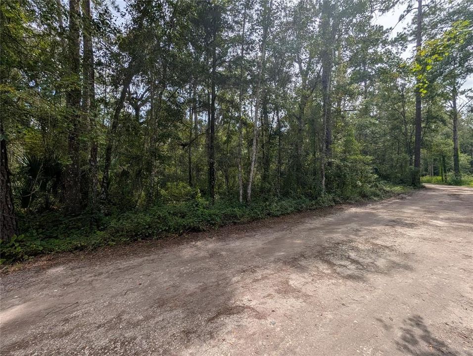 待售: $517,000 (4.00 acres)