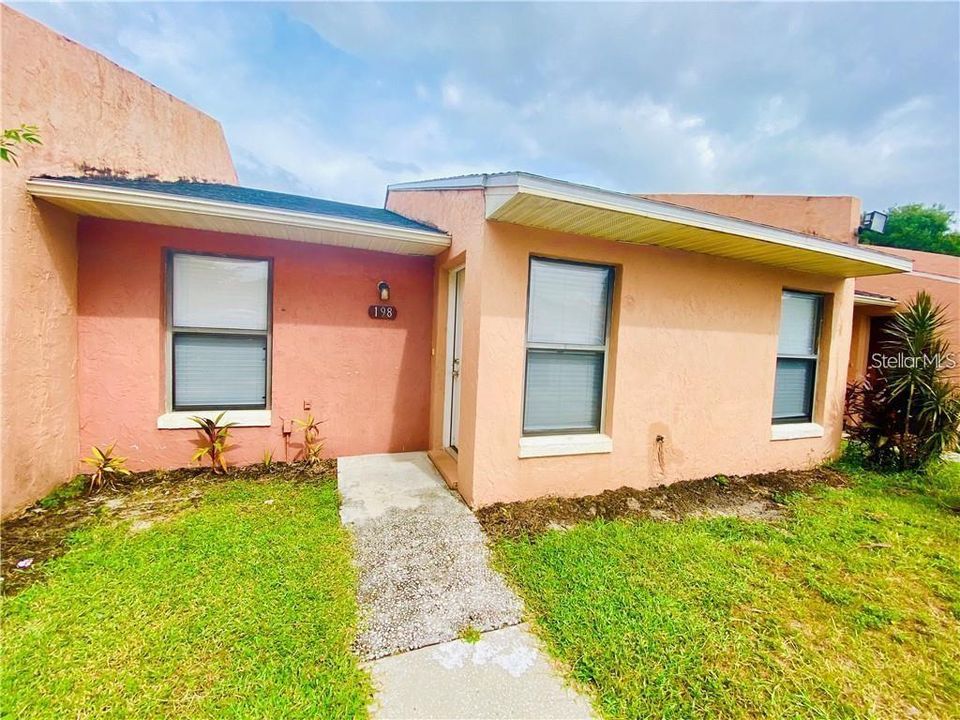 For Rent: $1,250 (2 beds, 2 baths, 1025 Square Feet)