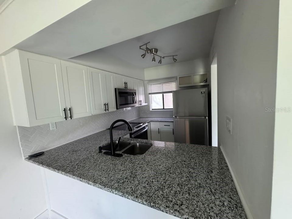 For Sale: $100,000 (1 beds, 1 baths, 785 Square Feet)