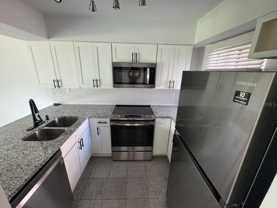 For Sale: $100,000 (1 beds, 1 baths, 785 Square Feet)