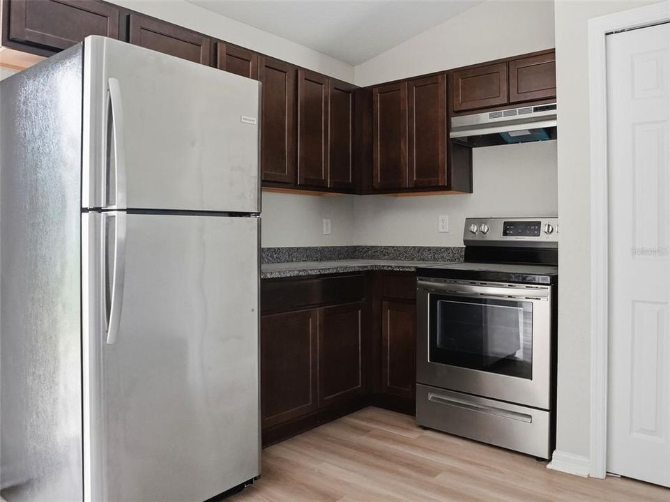 На продажу: $225,000 (3 спален, 2 ванн, 1209 Квадратных фут)