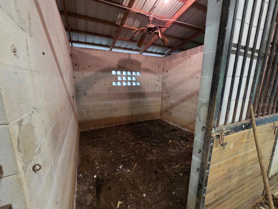 待售: $399,900 (2 贝兹, 1 浴室, 732 平方英尺)