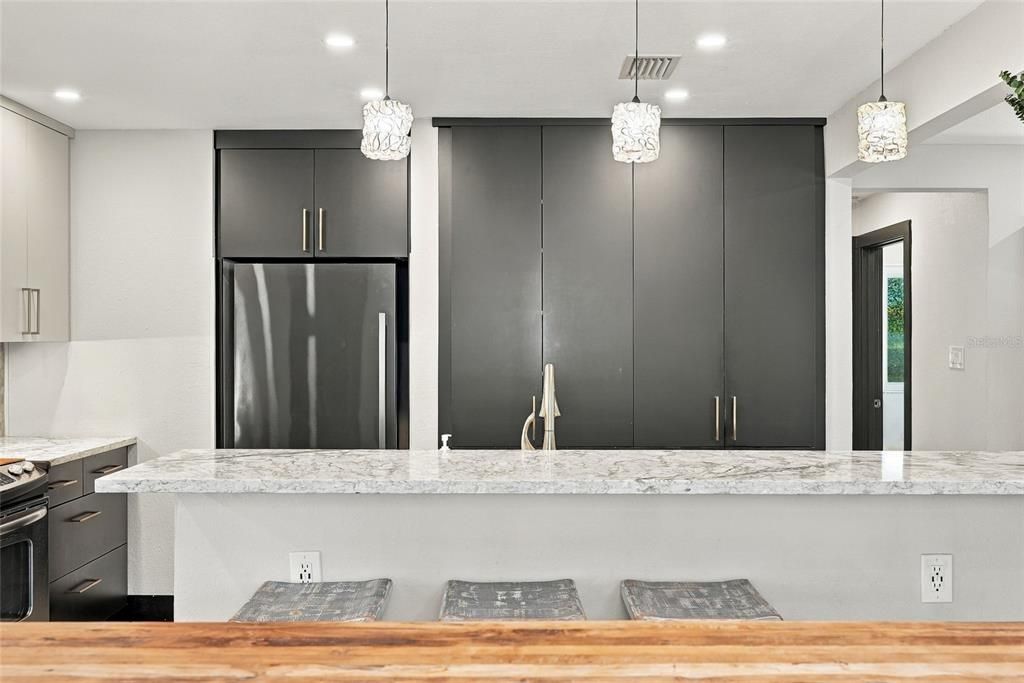 For Rent: $2,950 (2 beds, 2 baths, 1250 Square Feet)
