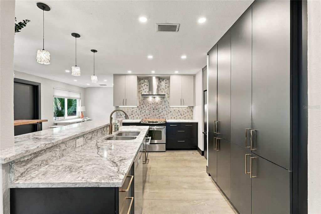 For Rent: $2,950 (2 beds, 2 baths, 1250 Square Feet)