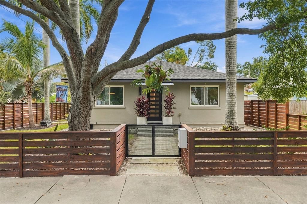 For Rent: $2,950 (2 beds, 2 baths, 1250 Square Feet)