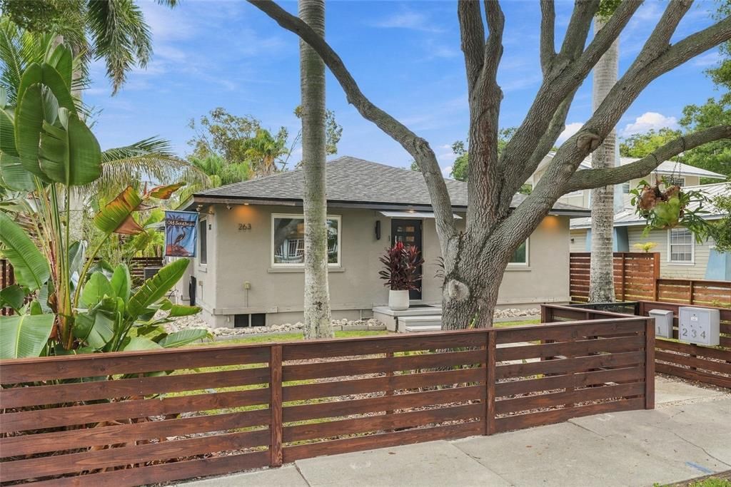 For Rent: $2,950 (2 beds, 2 baths, 1250 Square Feet)