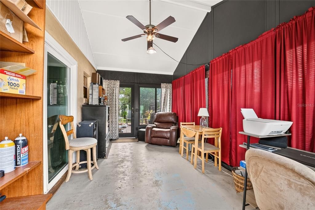 For Sale: $225,000 (2 beds, 2 baths, 1085 Square Feet)