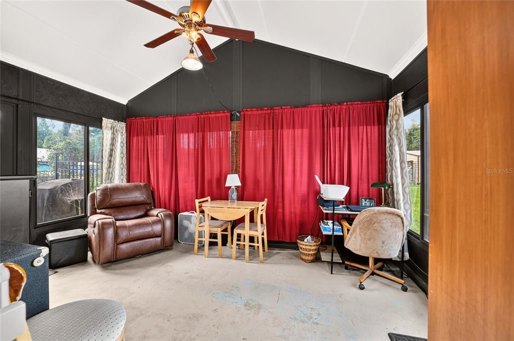 For Sale: $225,000 (2 beds, 2 baths, 1085 Square Feet)