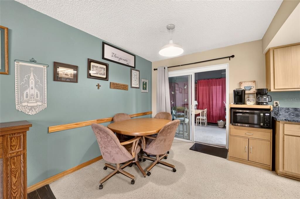 For Sale: $225,000 (2 beds, 2 baths, 1085 Square Feet)