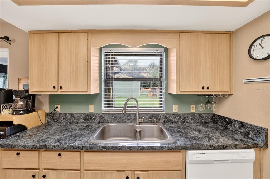 For Sale: $225,000 (2 beds, 2 baths, 1085 Square Feet)