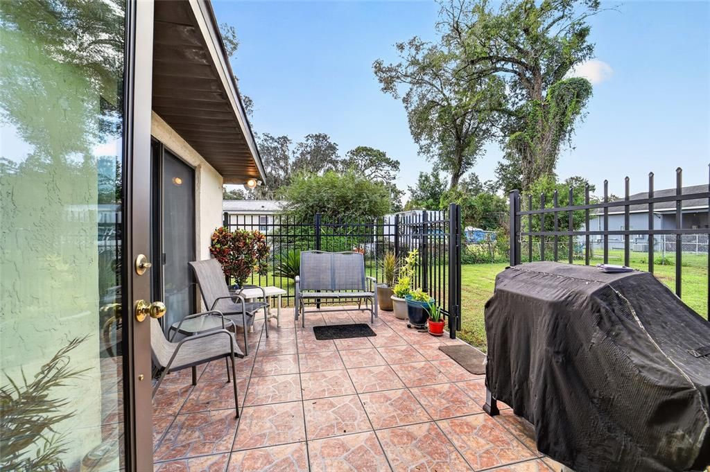 For Sale: $225,000 (2 beds, 2 baths, 1085 Square Feet)