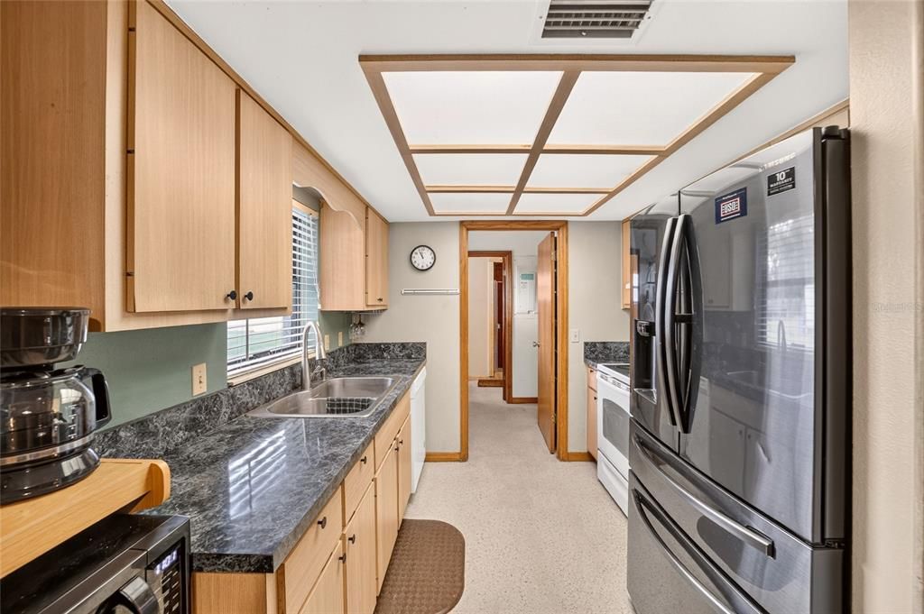 For Sale: $225,000 (2 beds, 2 baths, 1085 Square Feet)