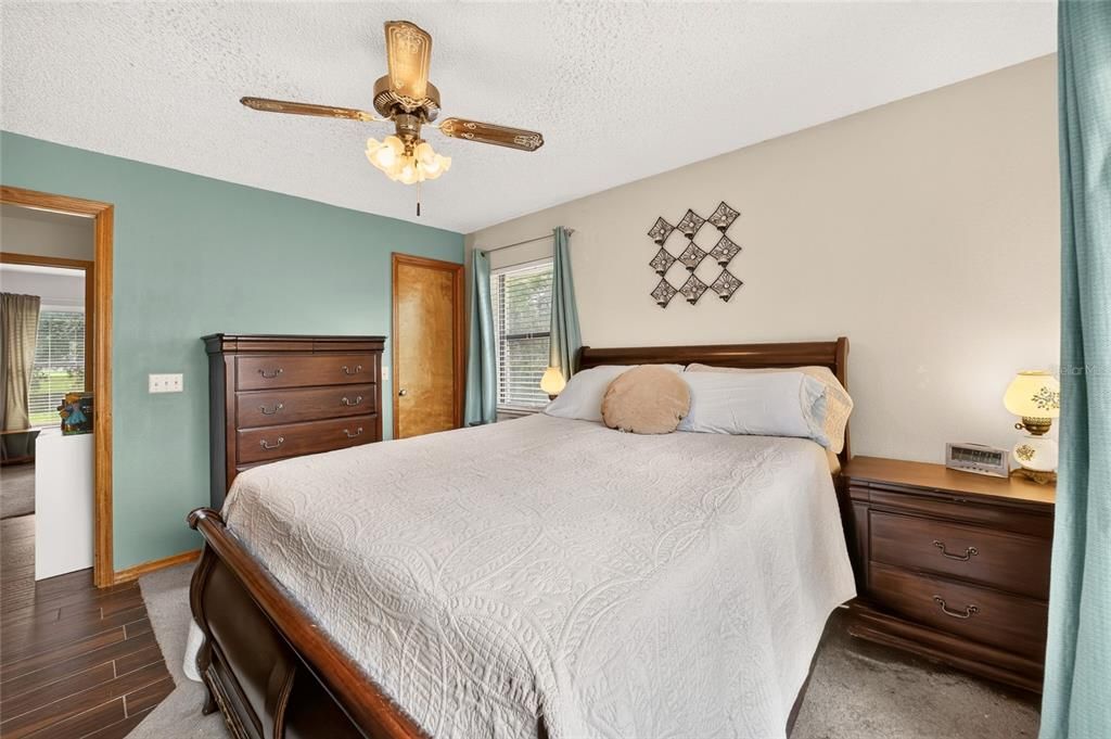 For Sale: $225,000 (2 beds, 2 baths, 1085 Square Feet)
