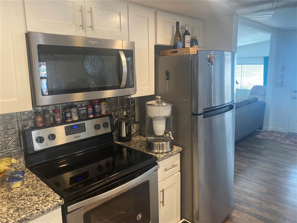 For Rent: $1,400 (2 beds, 1 baths, 780 Square Feet)