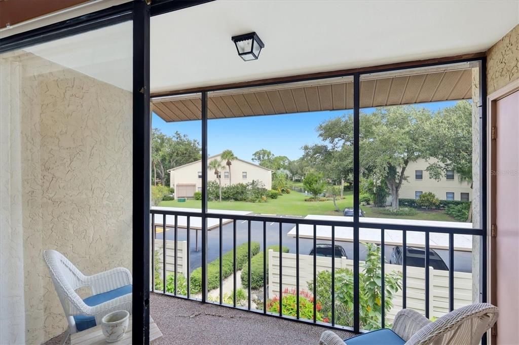 For Sale: $199,000 (2 beds, 2 baths, 888 Square Feet)