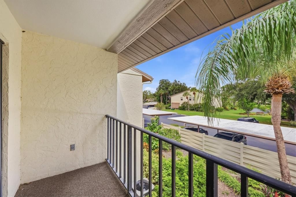 For Sale: $199,000 (2 beds, 2 baths, 888 Square Feet)