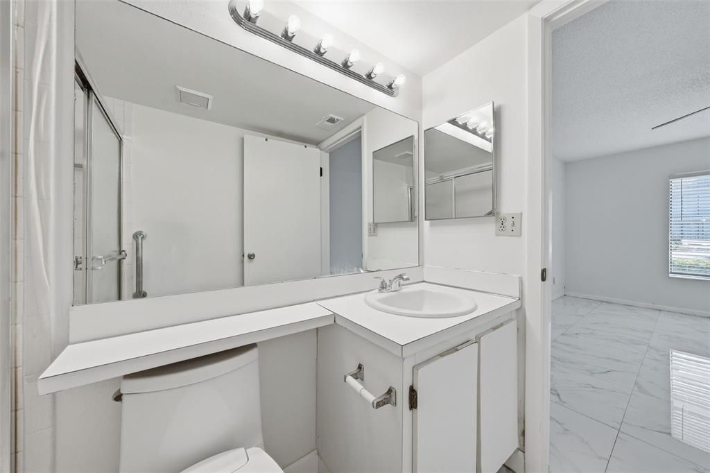 For Rent: $1,400 (2 beds, 2 baths, 1025 Square Feet)