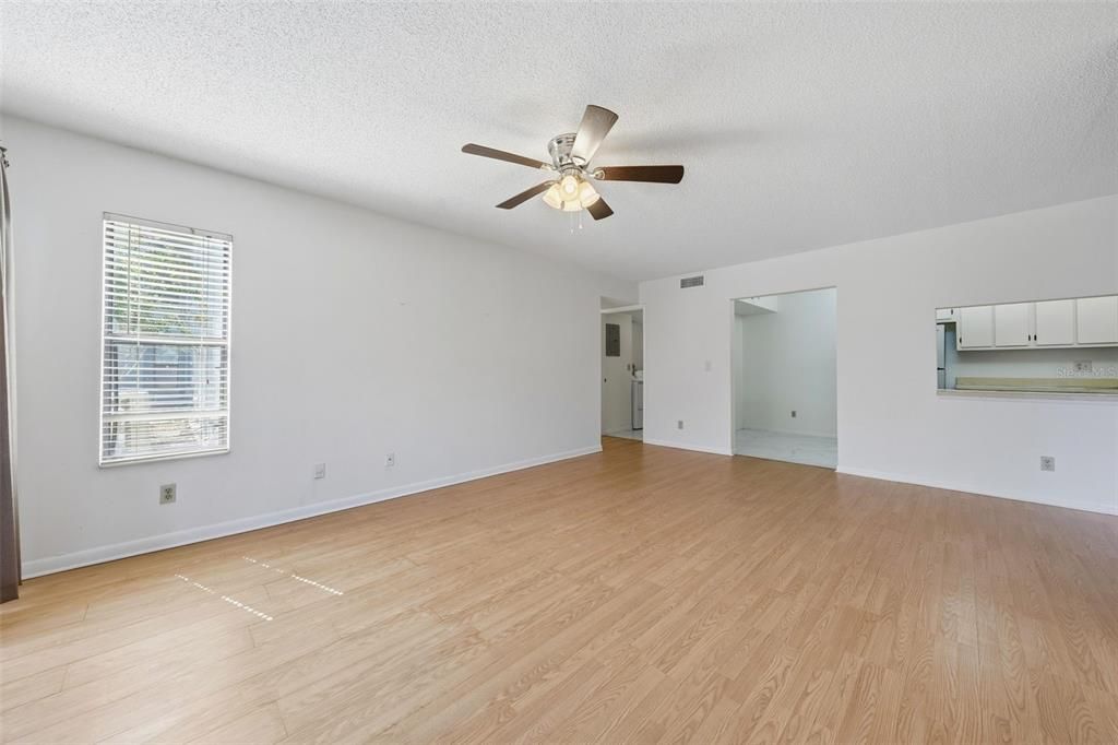 For Rent: $1,400 (2 beds, 2 baths, 1025 Square Feet)