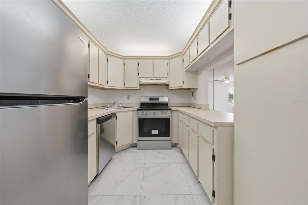 For Rent: $1,400 (2 beds, 2 baths, 1025 Square Feet)
