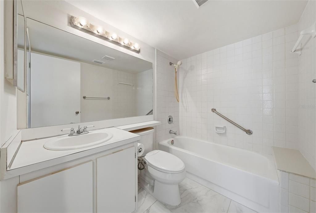 For Rent: $1,400 (2 beds, 2 baths, 1025 Square Feet)