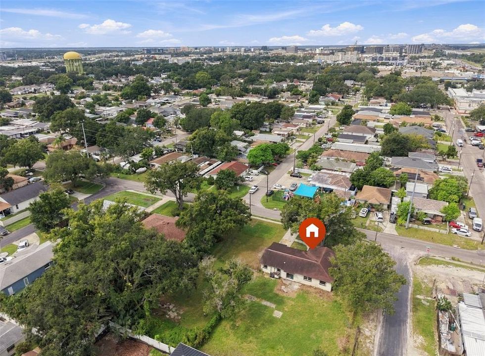 For Sale: $499,900 (4 beds, 2 baths, 1296 Square Feet)