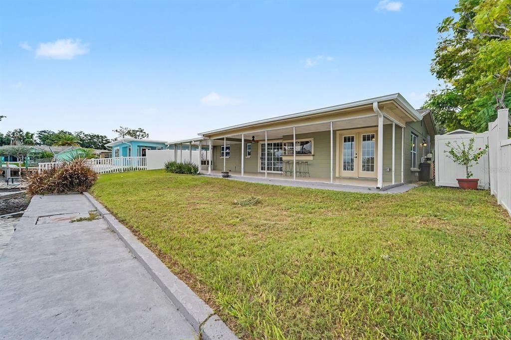 For Sale: $385,000 (2 beds, 2 baths, 1112 Square Feet)