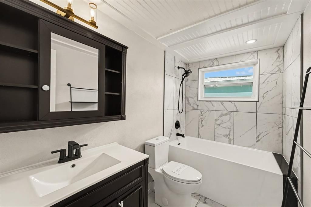 For Sale: $385,000 (2 beds, 2 baths, 1112 Square Feet)
