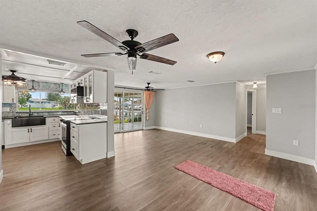 For Sale: $385,000 (2 beds, 2 baths, 1112 Square Feet)