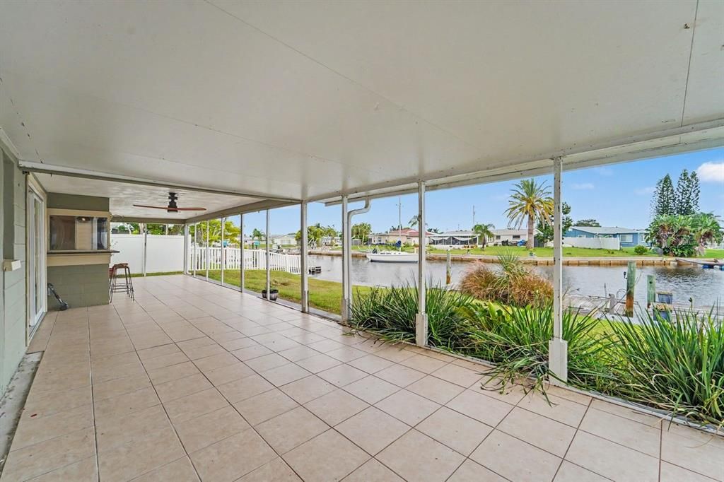 For Sale: $385,000 (2 beds, 2 baths, 1112 Square Feet)