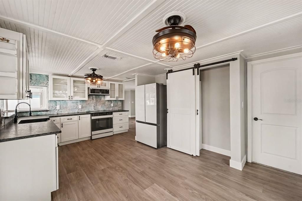 For Sale: $385,000 (2 beds, 2 baths, 1112 Square Feet)