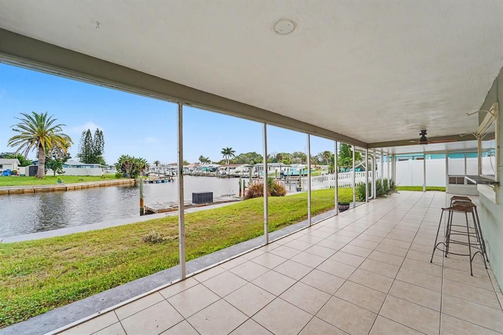 For Sale: $385,000 (2 beds, 2 baths, 1112 Square Feet)