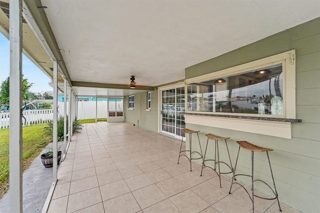 For Sale: $385,000 (2 beds, 2 baths, 1112 Square Feet)