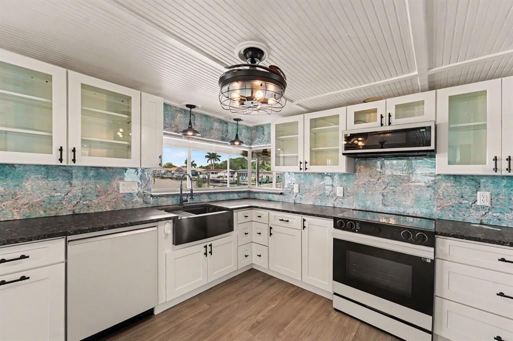 For Sale: $385,000 (2 beds, 2 baths, 1112 Square Feet)