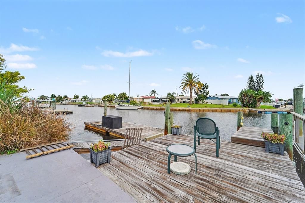 For Sale: $385,000 (2 beds, 2 baths, 1112 Square Feet)