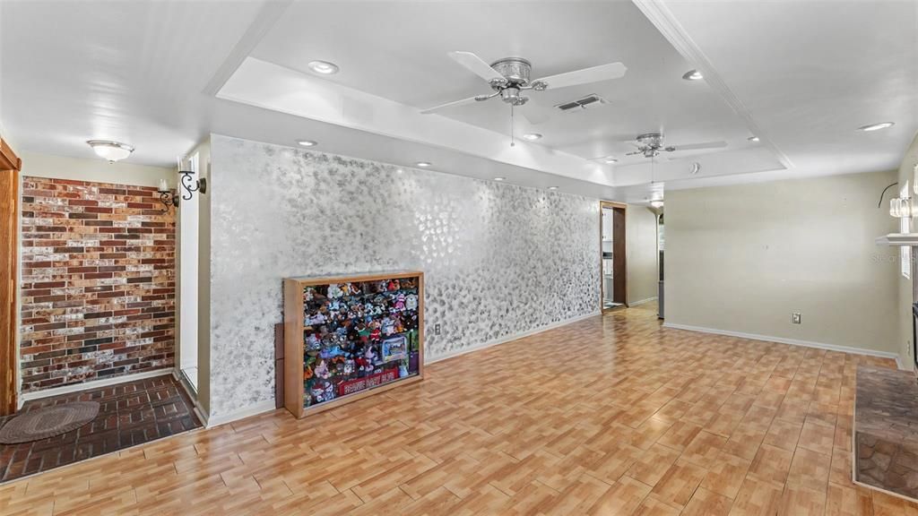 На продажу: $399,900 (6 спален, 4 ванн, 3152 Квадратных фут)