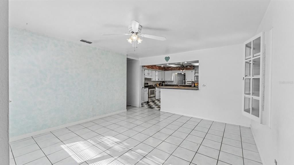 На продажу: $399,900 (6 спален, 4 ванн, 3152 Квадратных фут)