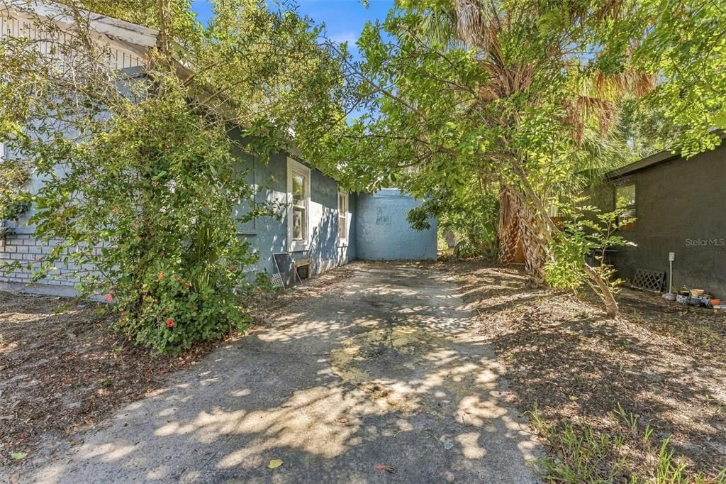 For Rent: $2,500 (4 beds, 2 baths, 1403 Square Feet)