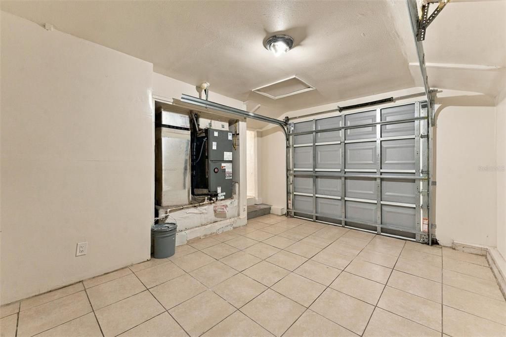 For Rent: $2,500 (4 beds, 2 baths, 1403 Square Feet)