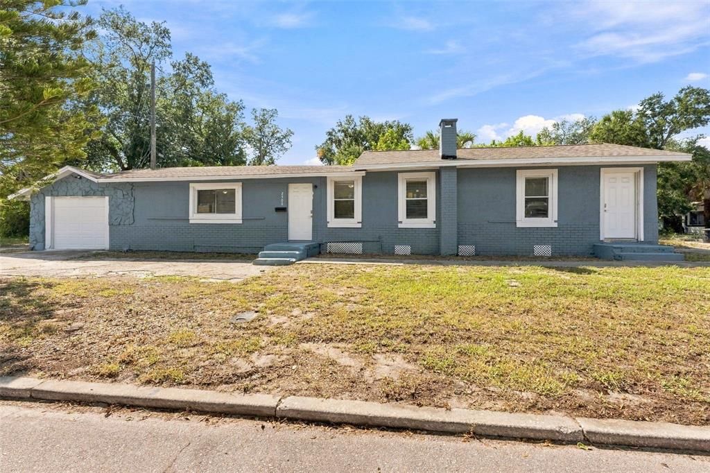 For Rent: $2,500 (4 beds, 2 baths, 1403 Square Feet)