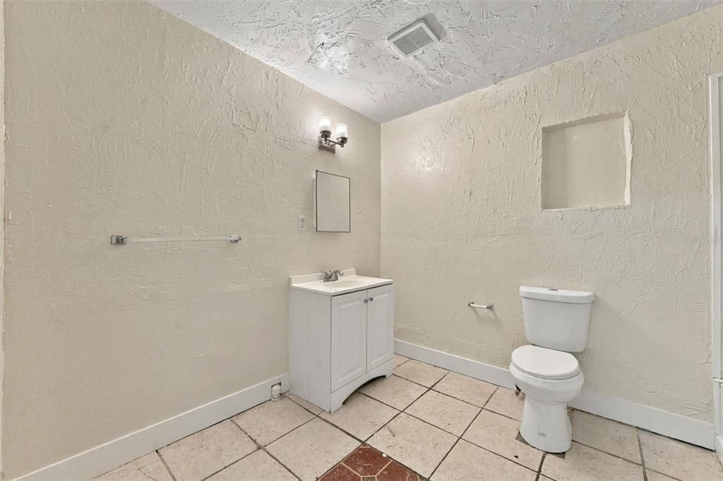For Rent: $2,500 (4 beds, 2 baths, 1403 Square Feet)