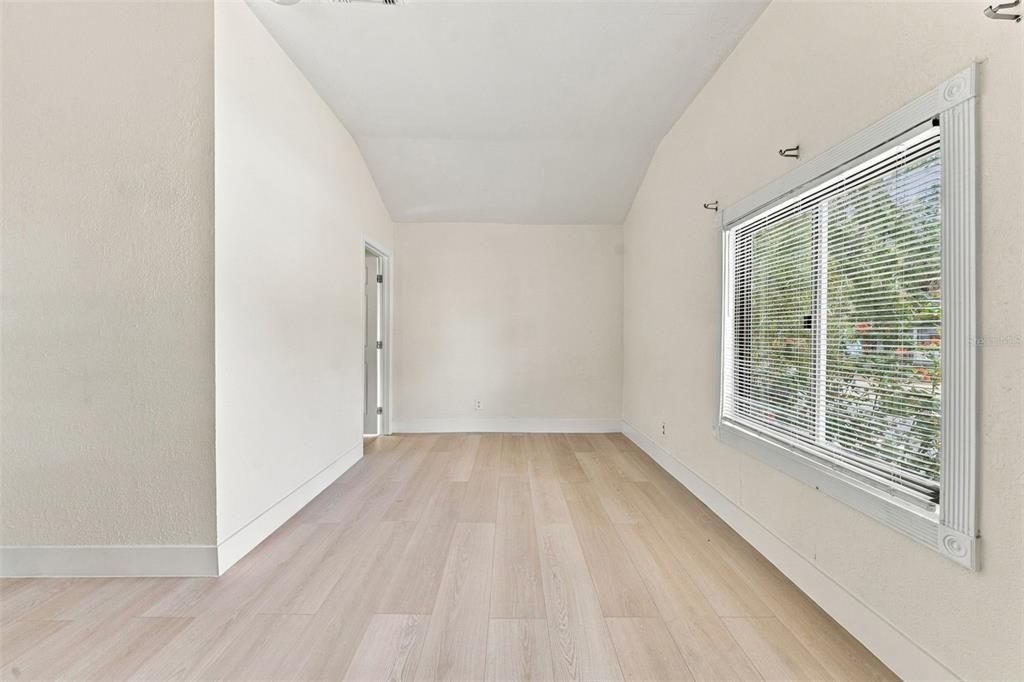 For Rent: $2,500 (4 beds, 2 baths, 1403 Square Feet)