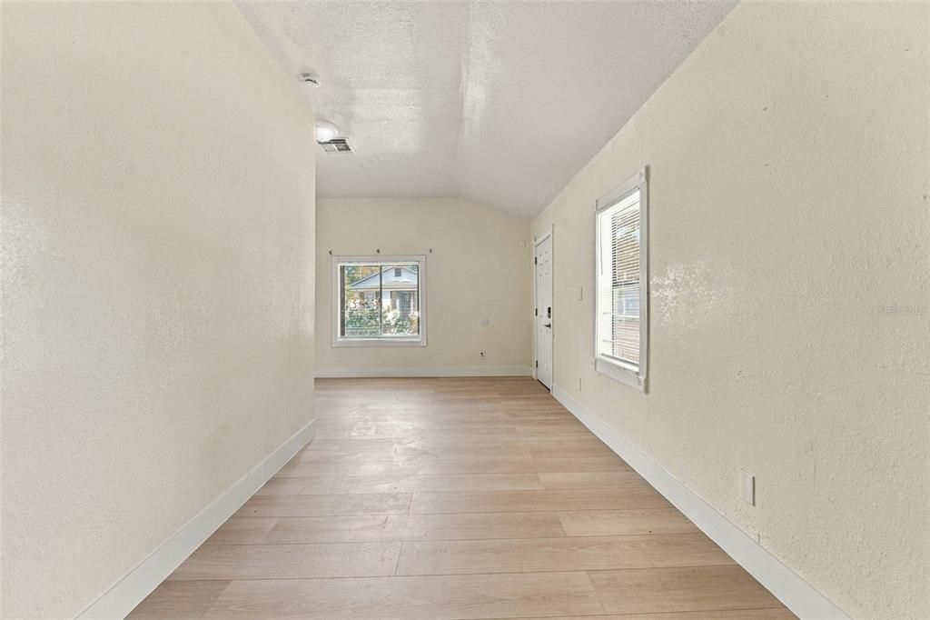 For Rent: $2,500 (4 beds, 2 baths, 1403 Square Feet)